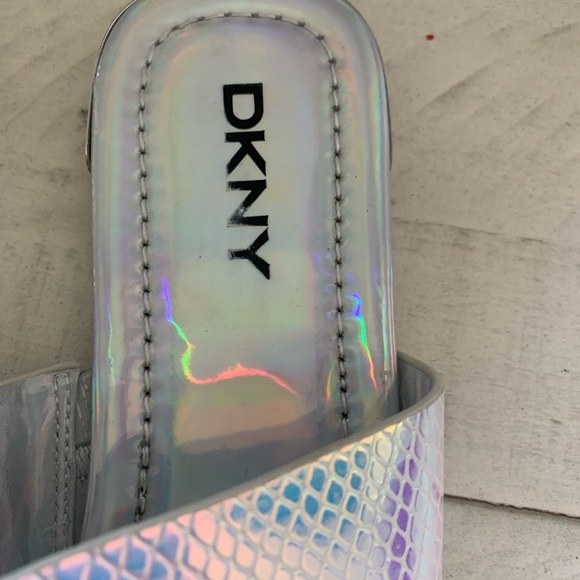 New DKNY Thong Flat Sandals - Picture 5 of 8